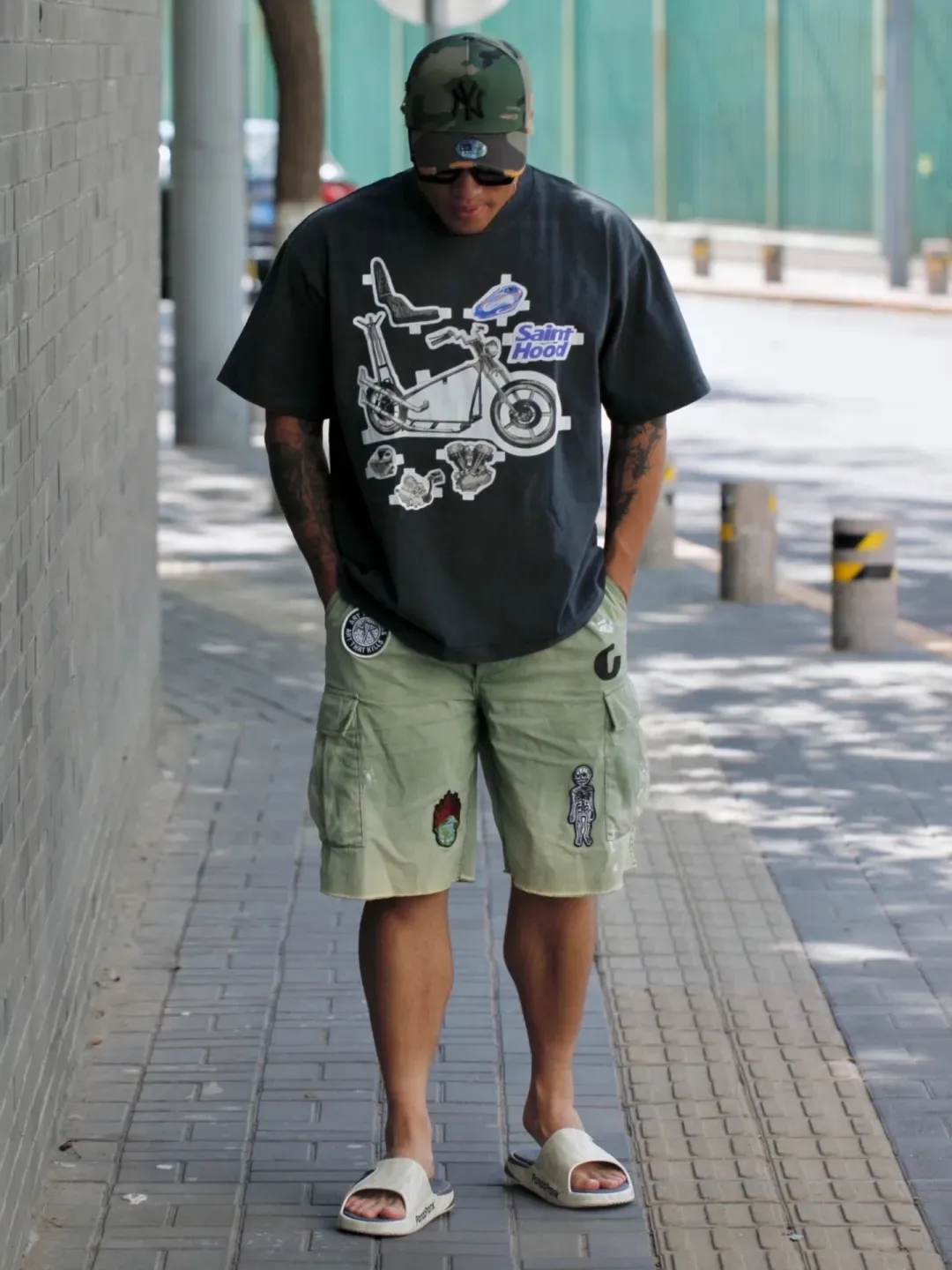 GALLERY DEPT. KENZIE FATIGUE CARGO SHORTS Patch embroidered shorts, distressed ink-splashed overalls, olive green size 30/32/34/36, heavy wash garment dyeing, jetted horse fade, washed and distressed products, each piece is slightly different, each piece is a work of art, Shimada machine embroidery, hand-splashed ink graffiti